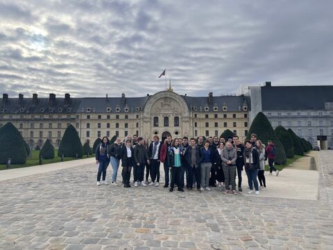 photo de groupe des étudiants de licence 3 hg en voyage à Paris