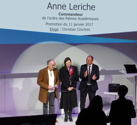 Madame la professeure Anne Leriche du CERAMATHS reçoit la plus haute distinction de l’ordre des Palmes Académiques