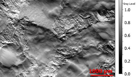 Réflectance de surface : une méthode optique pour la caractérisation de courbure multi-échelle de l'usure sur les composites céramique-métal