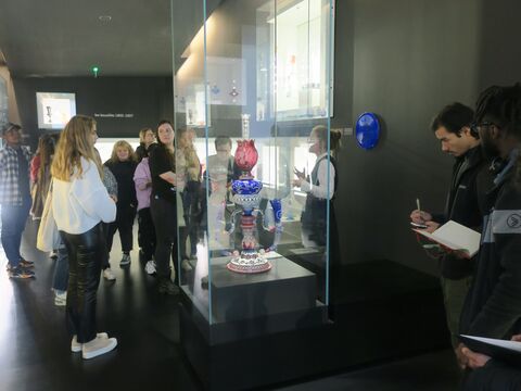 Les étudiants du master Études curatoriales au MusVerre