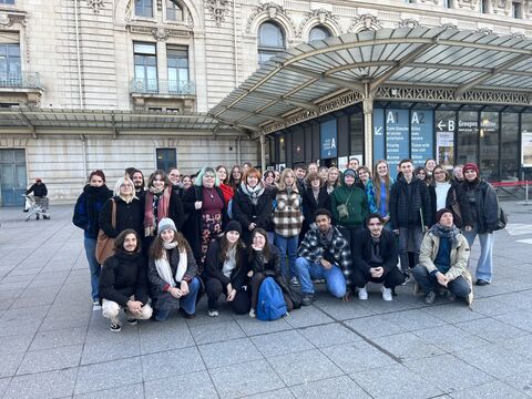 Photo de groupe devant le musée d'Orsay, Paris 