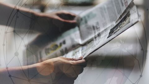 Personne qui lit le journal